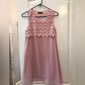 Small pink lulus dress zips up the back